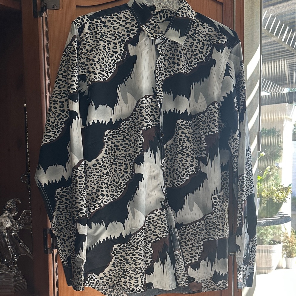 Stylish Black and White Patterned Men's button up